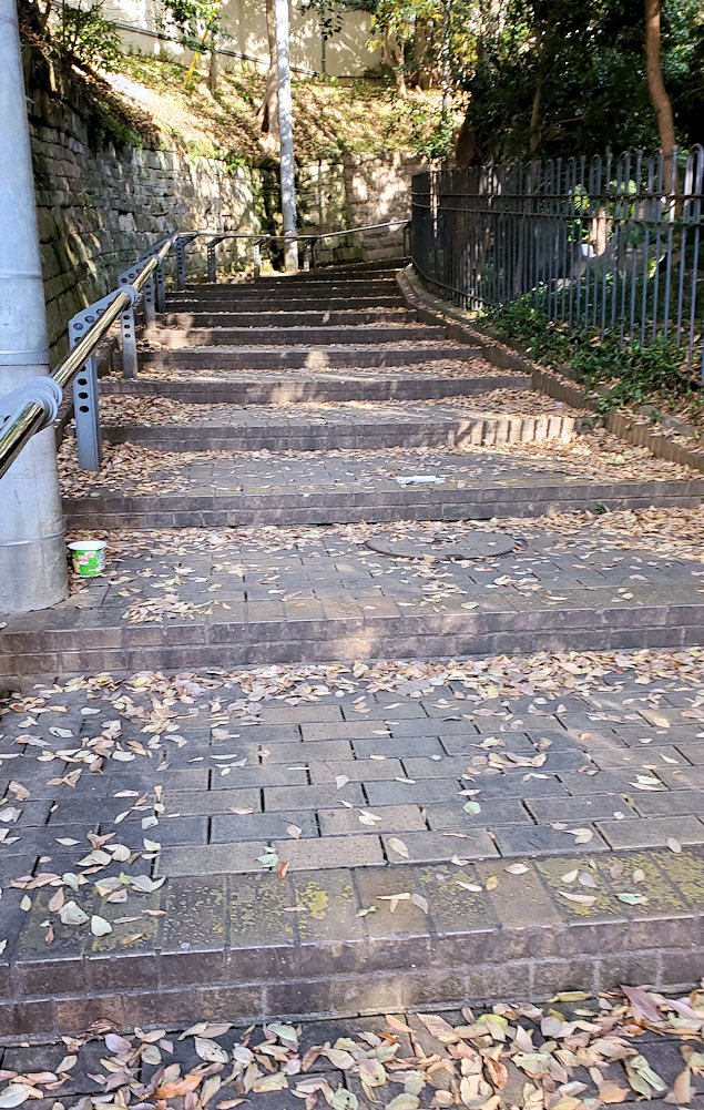 横浜市元町　から山手に移動する階段