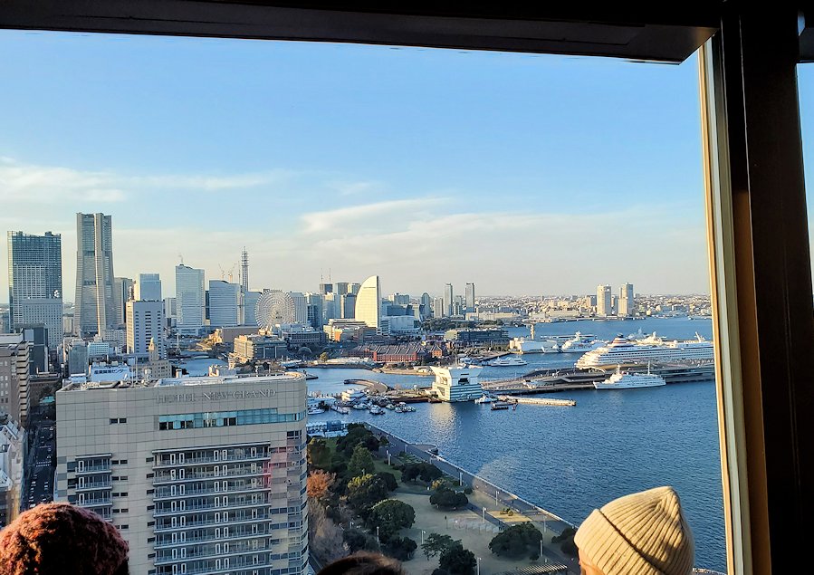 横浜市山手　横浜マリンタワー　展望台からの景観