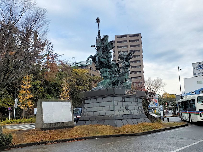 小田原駅前ロータリー　銅像