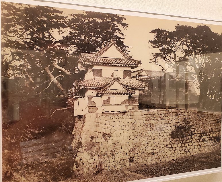 小田原城天守閣内　4階　　古写真　「南曲輪西隅櫓と常盤木門」