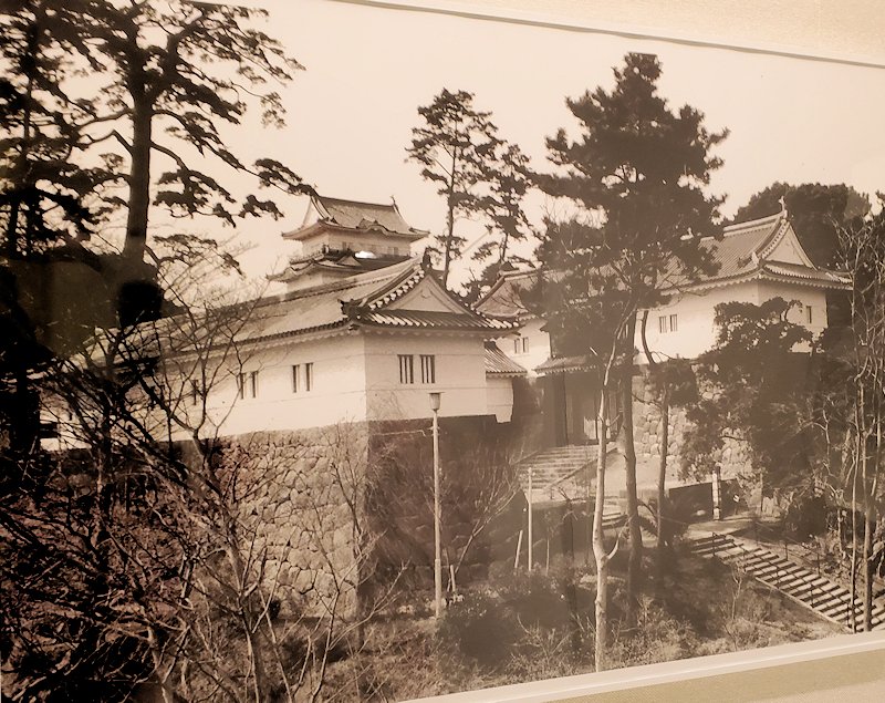 小田原城天守閣内　4階　　古写真　「再建された当時の常盤木門」
