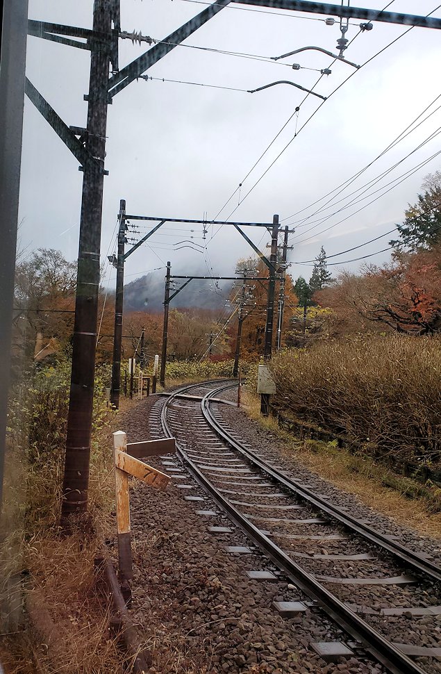箱根湯本駅　箱根登山電車　強羅駅行き　大平台駅付近の上り線路