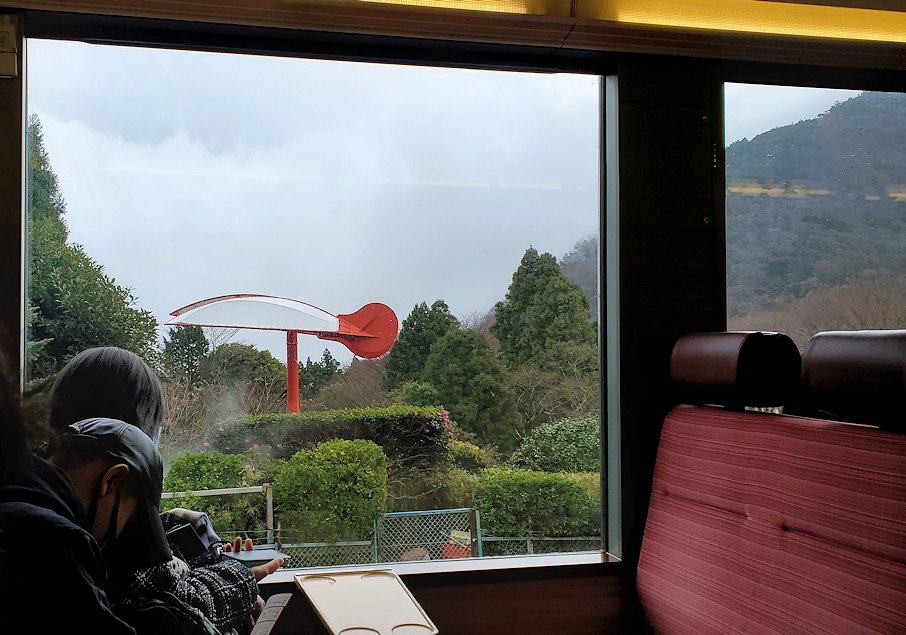 　箱根登山電車　強羅駅行き車両内からの景色3