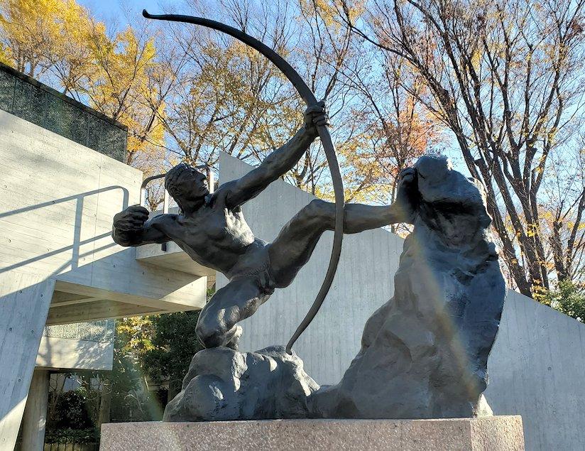 上野　国立西洋美術館　『弓を引くヘラクレス』彫刻