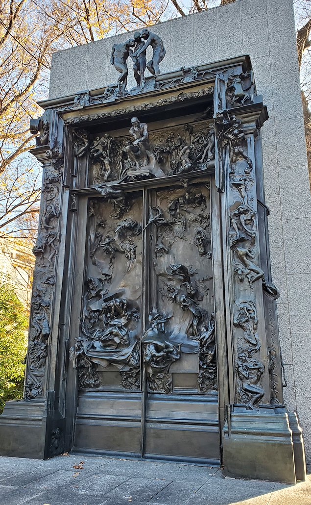上野　国立西洋美術館　　ロダン『地獄の門』