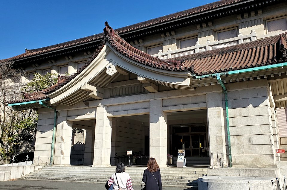 上野　国立博物館本館　玄関