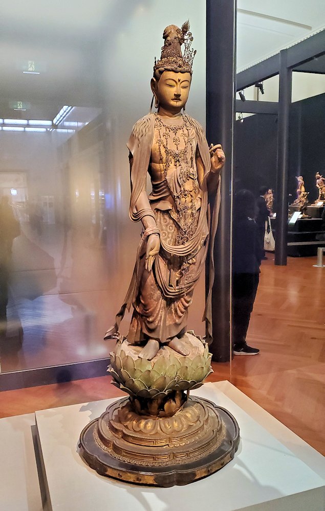 上野　国立博物館本館　「彫刻」　『菩薩立像』