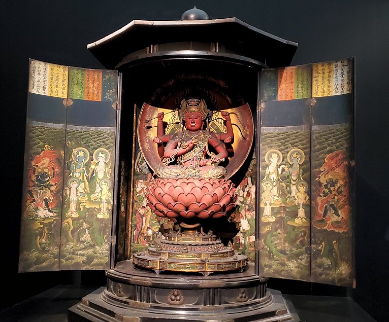 上野　国立博物館本館　「彫刻」　『愛染明王坐像』2