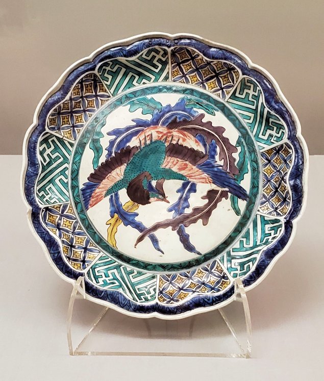 上野　国立博物館本館　「陶磁器」ブース　『色絵飛鳳文輪花大皿』
