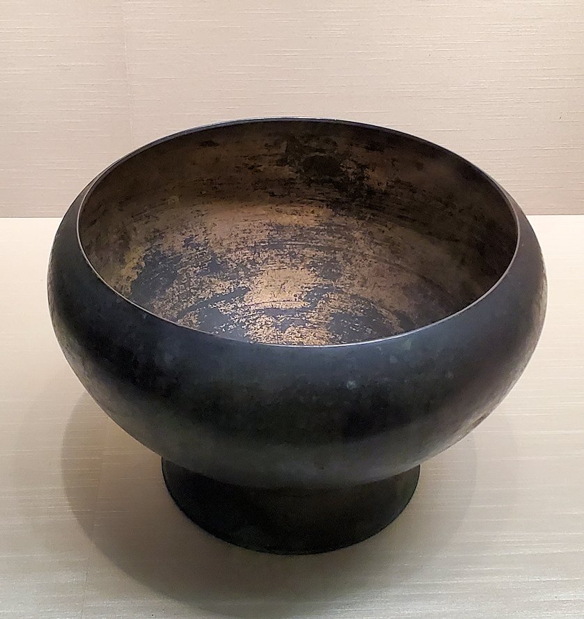 上野　国立博物館本館　『金銅鉢』