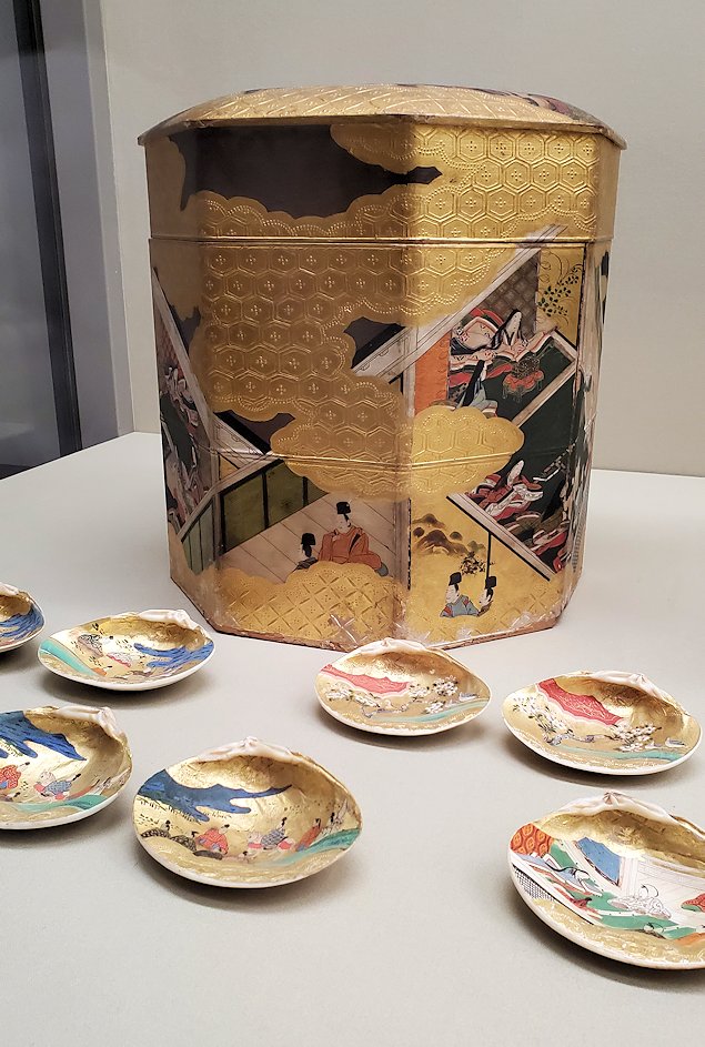 上野　国立博物館本館　　『源氏絵彩色貝桶』