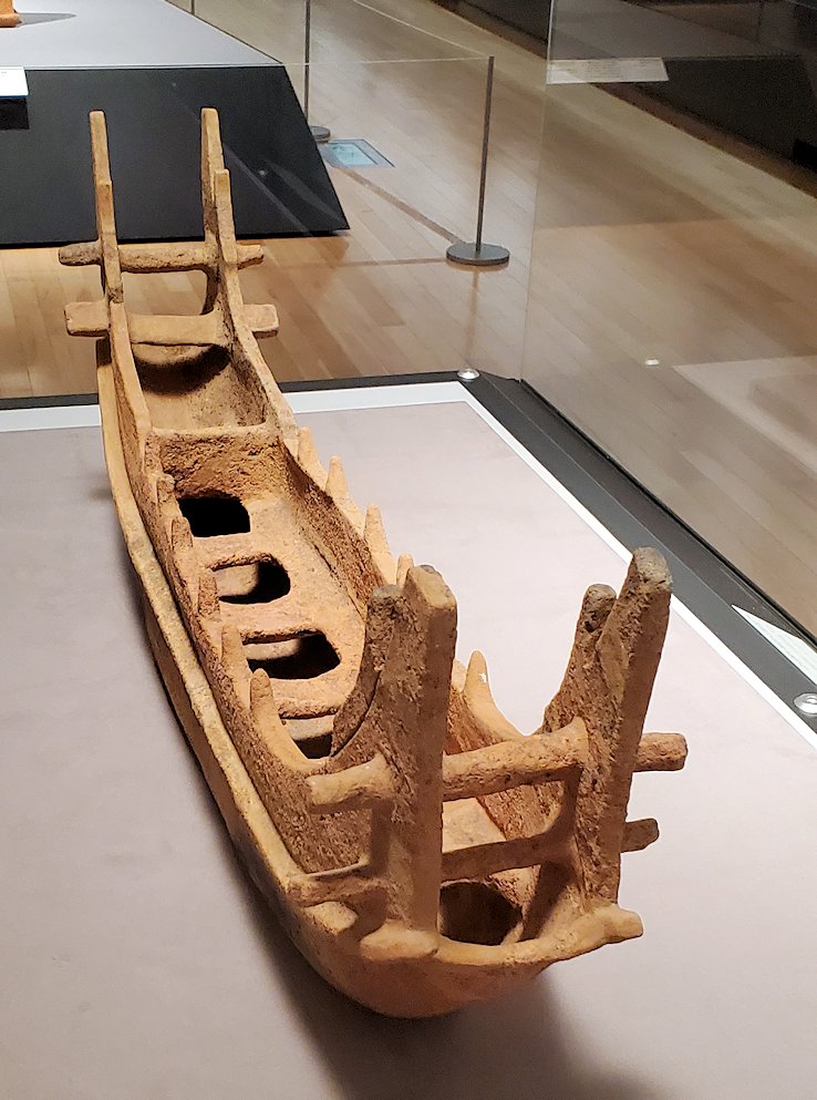 上野　国立博物館本館　　『埴輪　船』