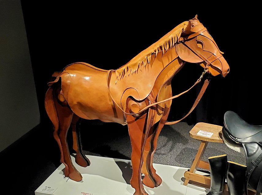 東京台東区　世界のカバン博物館　展示室　馬具