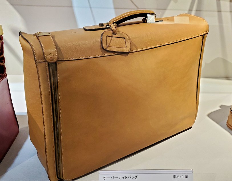 東京台東区　世界のカバン博物館　「牛革オーバーナイトバッグ」
