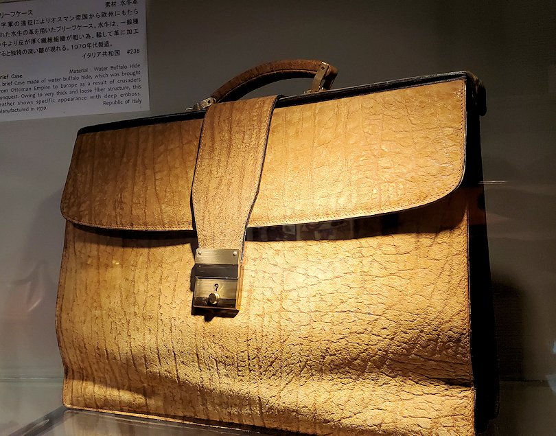東京台東区　世界のカバン博物館　「水牛革　ブリーフケース」
