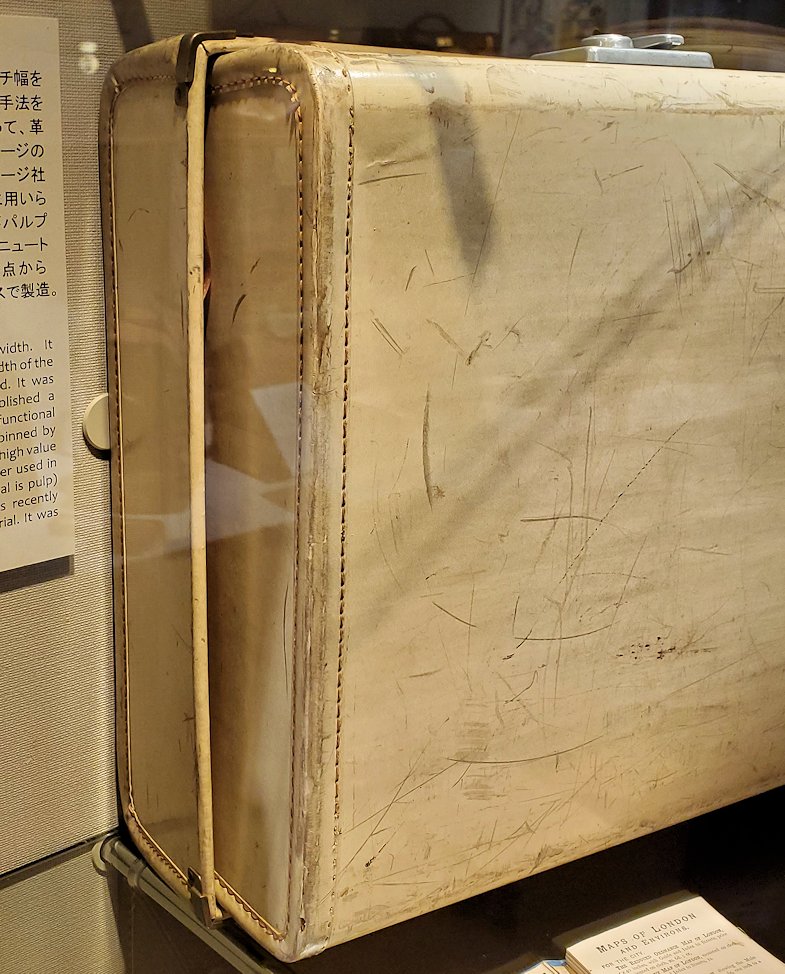 東京台東区　世界のカバン博物館　「マチ調整機能付き　スーツケース」2