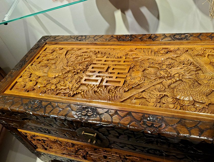 東京台東区　世界のカバン博物館　「中国の木彫りケース」2