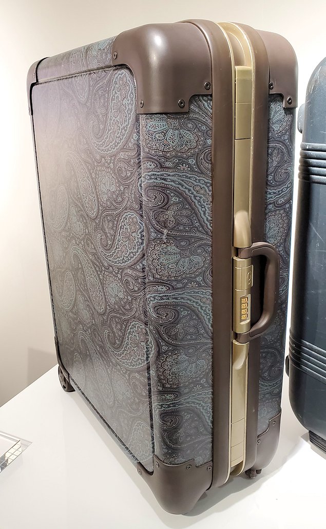 東京台東区　世界のカバン博物館　「スーツケース：ウルティマ」2