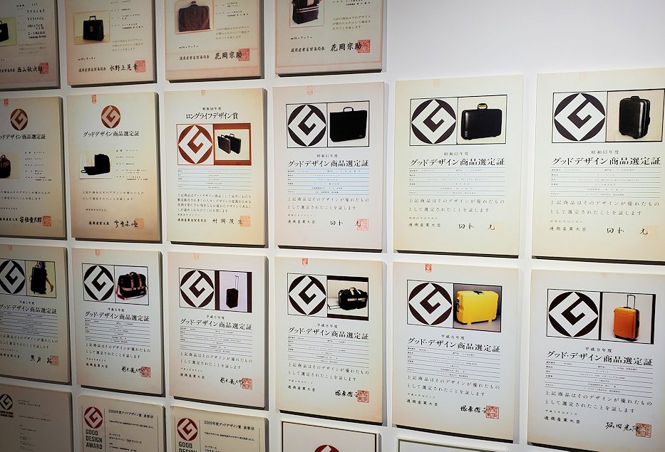 東京台東区　世界のカバン博物館　グッドデザイン賞の展示3