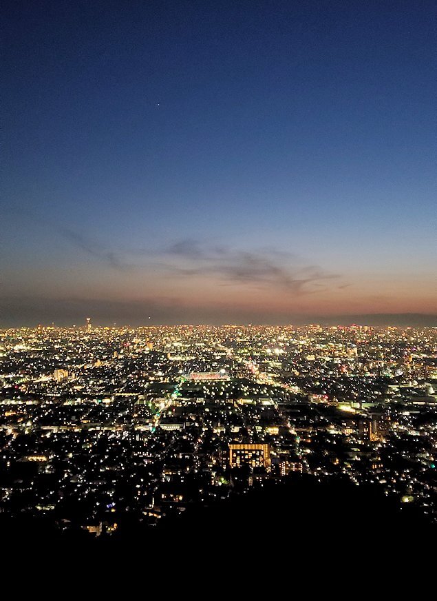 大阪府枚岡市の生駒山山中にある「枚岡展望台」からの展望夜景